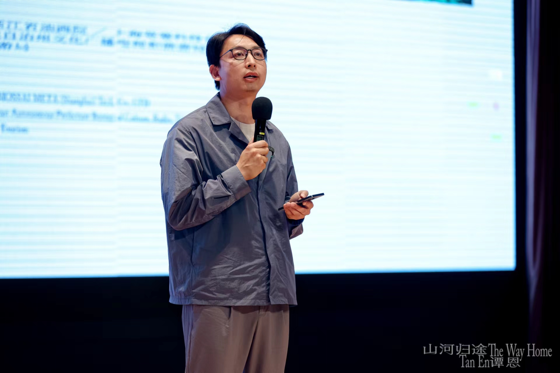 4中国美术学院副教授彭喆代表美院校友发言