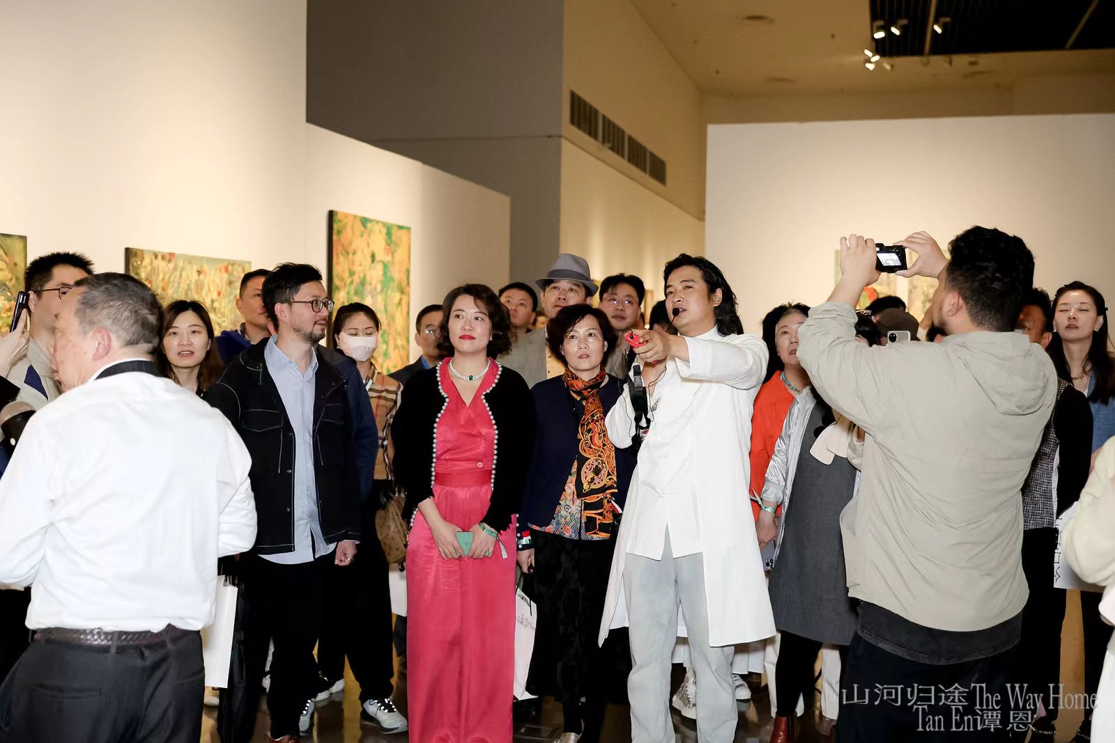 10艺术家谭恩导览